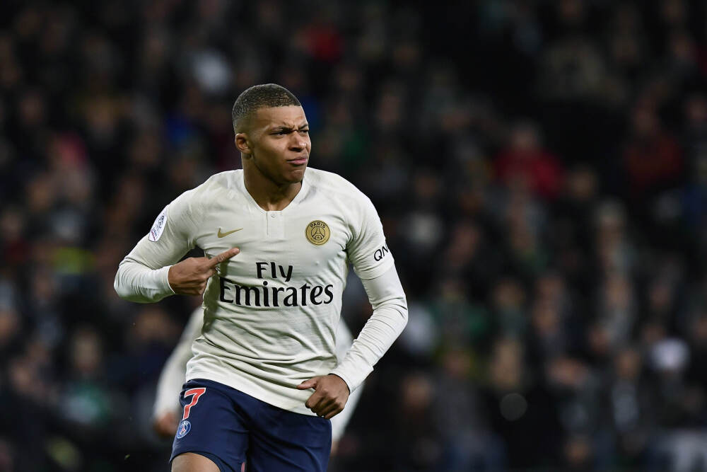 全球三点半：日本财政风暴再起 日元岌岌可危？